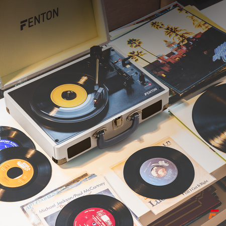 Gramofon w walizce z BT i głośnikami kremowy RP115G  Fenton